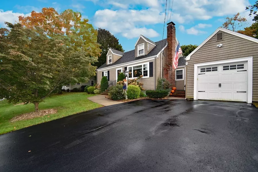 17 Birch Rd, Norwood, MA 02062