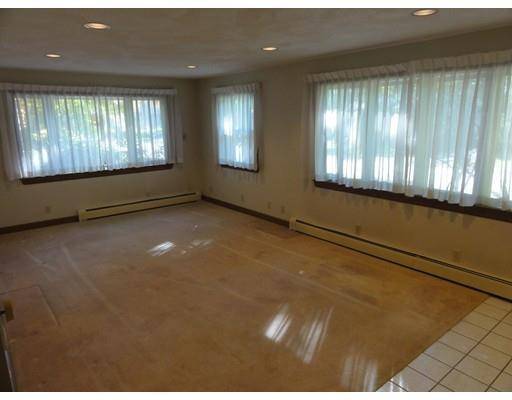 Burlington, MA 01803,18 Lantern Ln