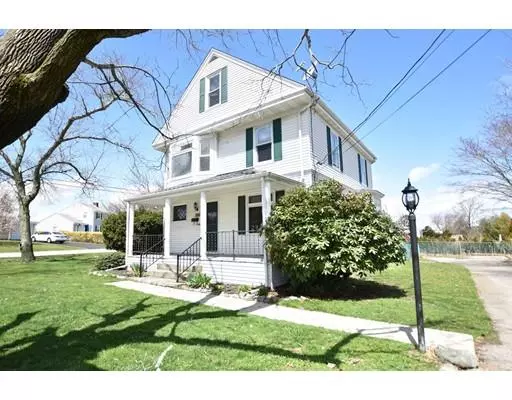 125 Chases Ln, Middletown, RI 02842