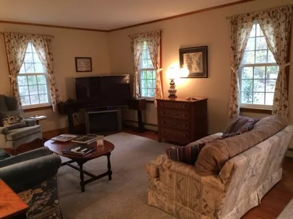 Lakeville, MA 02347,96 Pickens St