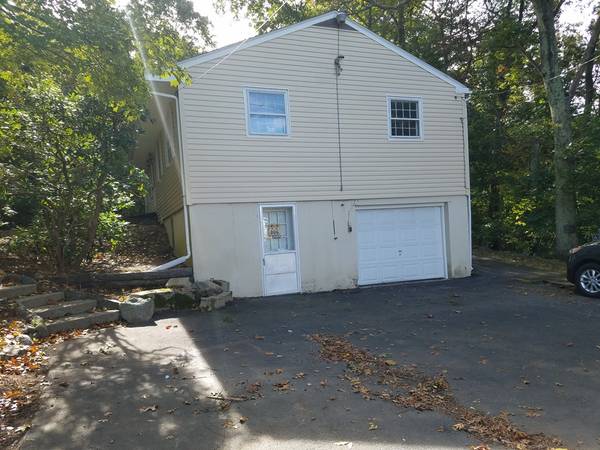 Seekonk, MA 02771,105 Woodland Avenue