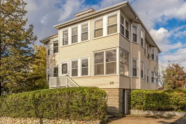 35 Richardson St #2, Wakefield, MA 01880