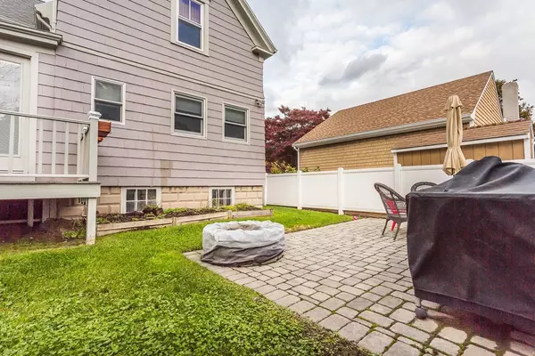 Fairhaven, MA 02719,15 Maple Avenue