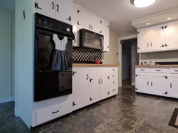 Fitchburg, MA 01420,84 Henry St