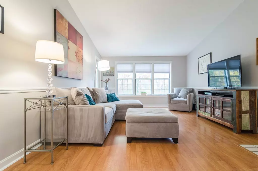 Natick, MA 01760,12 Squire Ct #14