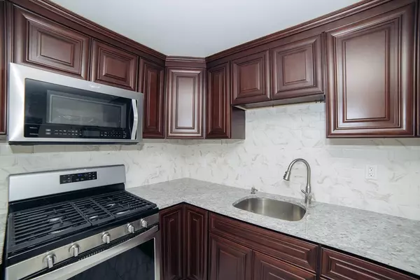 Randolph, MA 02368,21 Woodlawn Rd