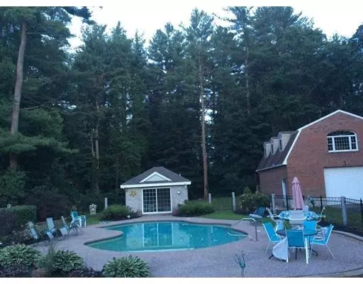 Topsfield, MA 01983,7 Aaron Dr