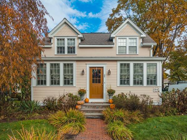 35 Clifford St, Wellesley, MA 02482