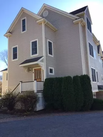 100 Central St #4, Ipswich, MA 01938