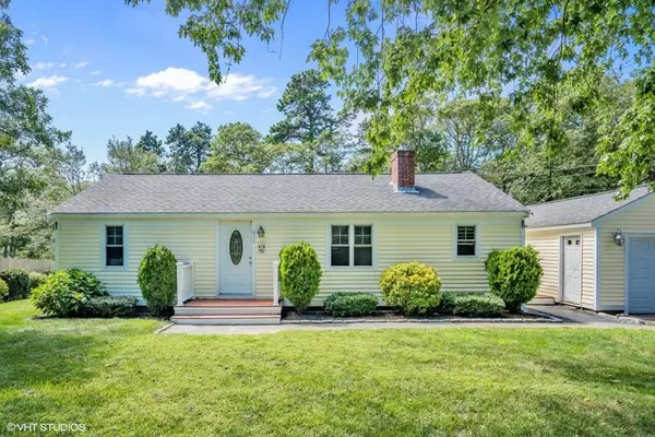 615 Great Neck Rd S, Mashpee, MA 02649