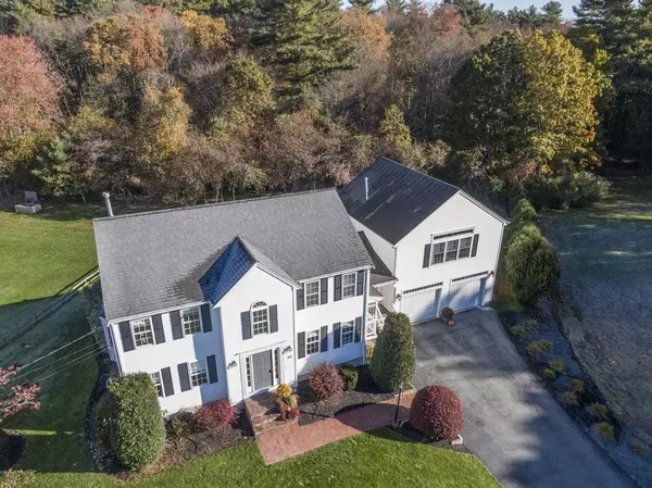 64 Round Table Ln, Taunton, MA 02780