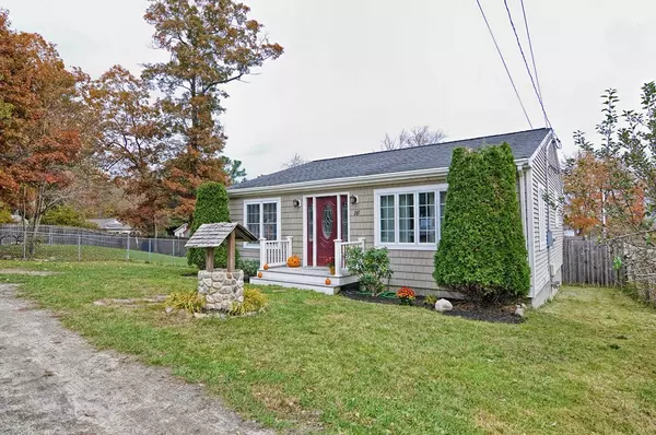 16 Mayflower Rd, Lakeville, MA 02347