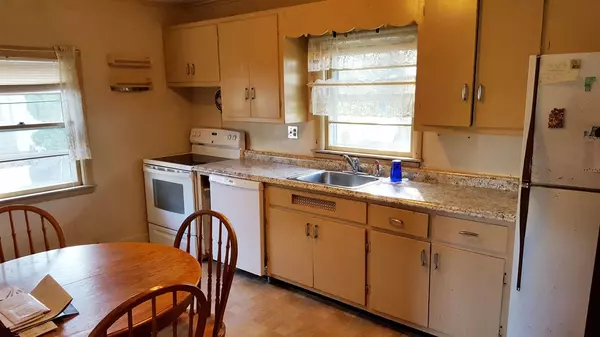 Fairhaven, MA 02719,32 Chestnut Street