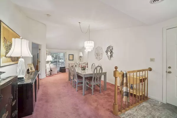 44 Union Sq #44, Randolph, MA 02368