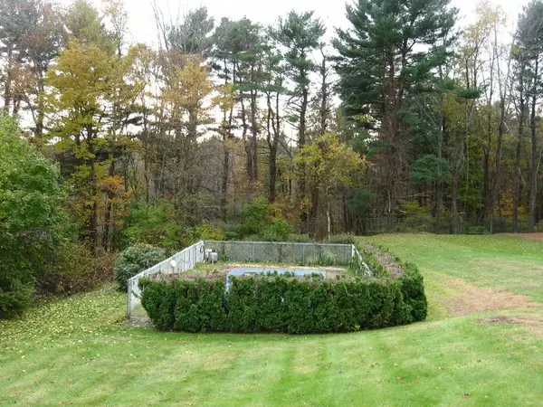 Sturbridge, MA 01566,9 Country Hill Road