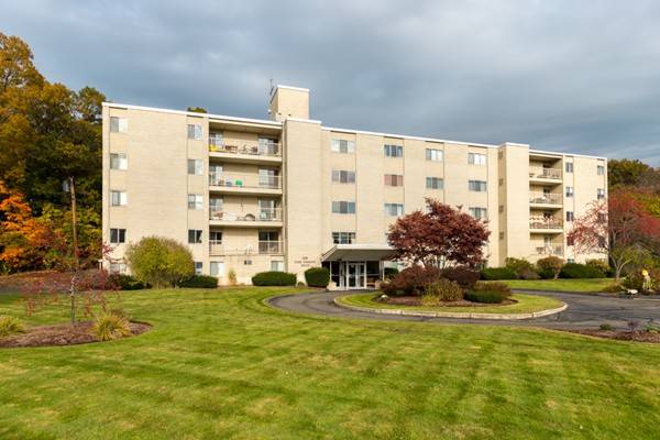 Stoneham, MA 02180,300 Park Terr #351