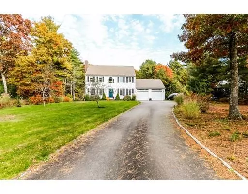 8 Fellowship Cir, Wareham, MA 02576