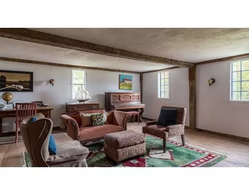 Ipswich, MA 01938,153 Argilla Rd