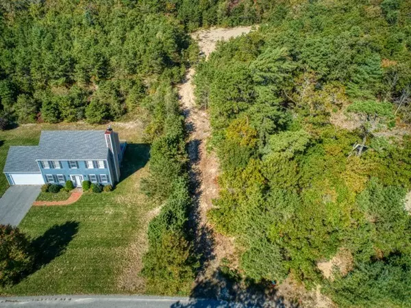 Bourne, MA 02562,27 Oakbluff Rd