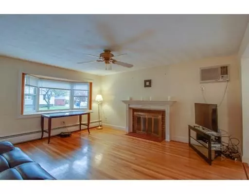 Peabody, MA 01960,8 Raymond Cir