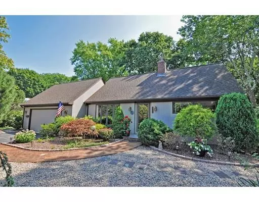 1 Belton Dr, Barrington, RI 02806