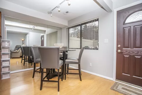 10 Greenbrook #10, Stoughton, MA 02072