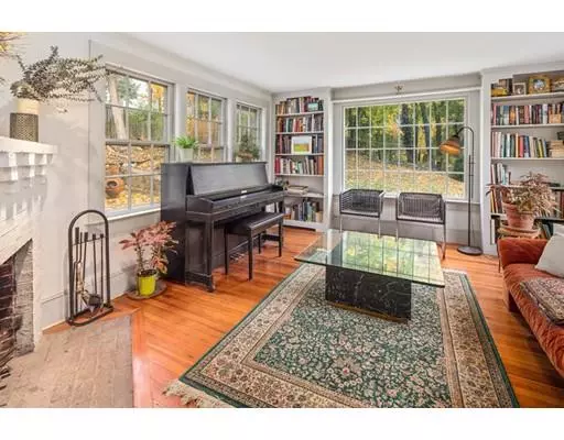 Hingham, MA 02043,76 Lincoln Street