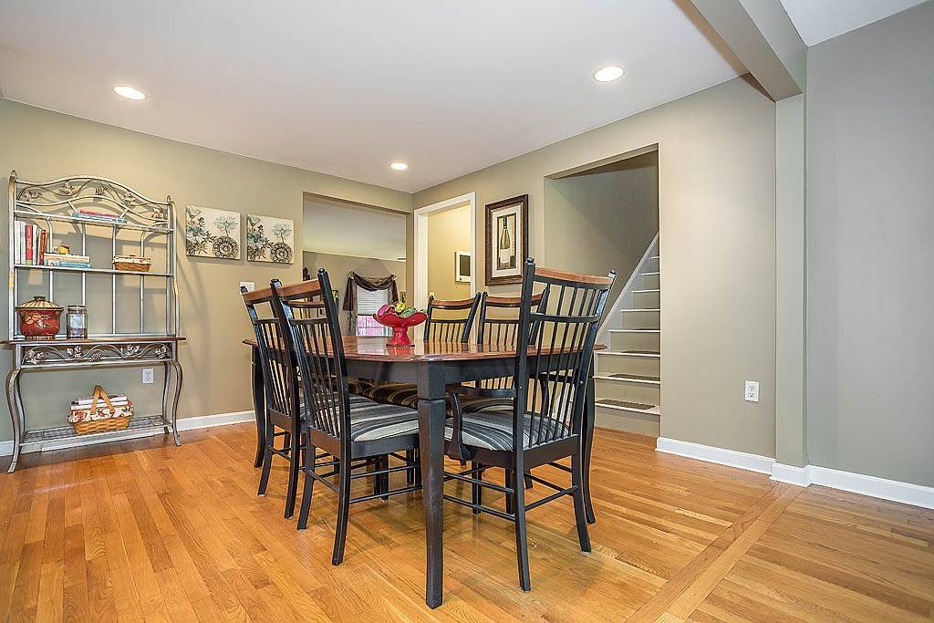 Chelmsford, MA 01824,7 Elm St