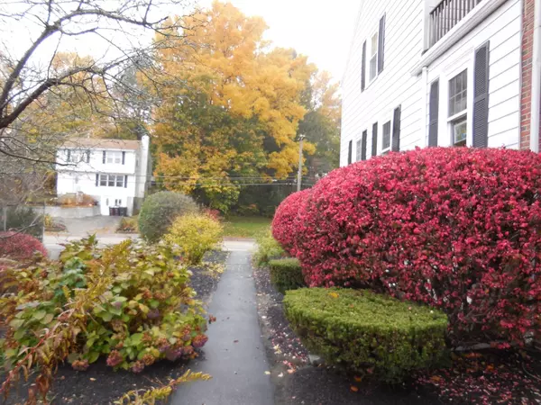 Weymouth, MA 02191,275 Neck Street #8A