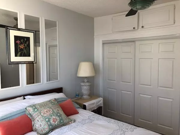 Lynn, MA 01902,285 Lynn Shore Dr #402