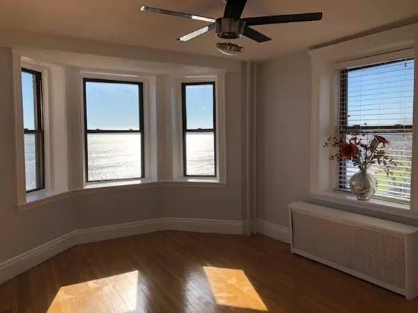 Lynn, MA 01902,285 Lynn Shore Dr #402