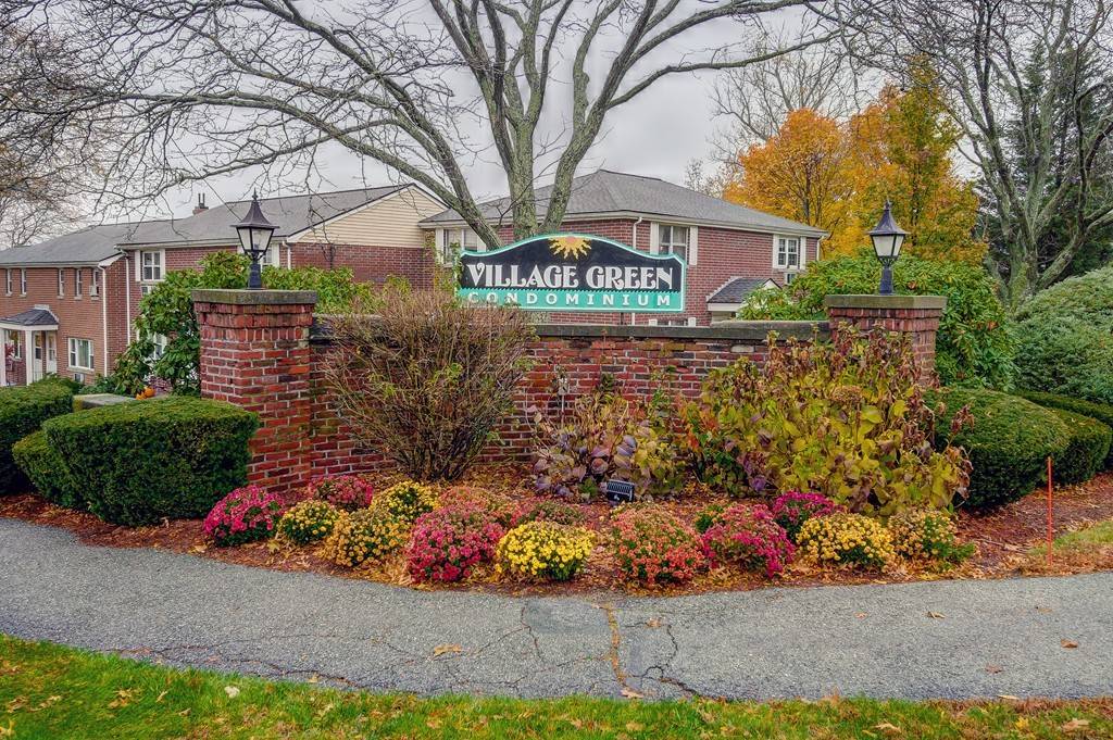 North Andover, MA 01845,51 Village Green Dr #51