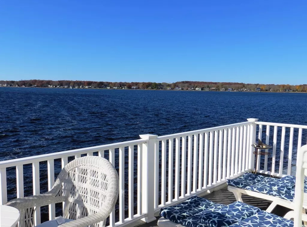 Swansea, MA 02777,138 Bluff Ave