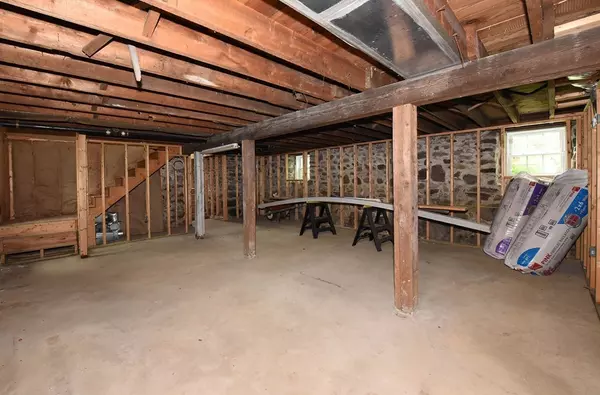 Littleton, MA 01460,6 Meetinghouse Rd