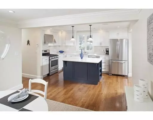 Hingham, MA 02043,284 High Street