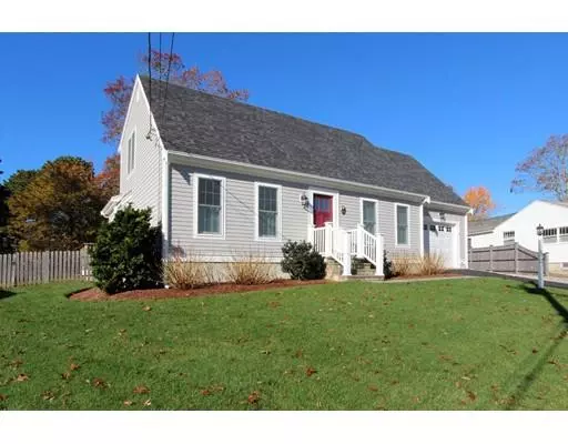 33 Bluff Ave, Mashpee, MA 02649