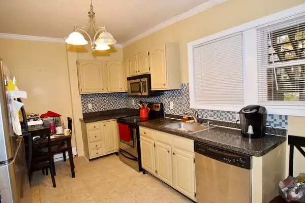 Dedham, MA 02026,68 Leonard St #68