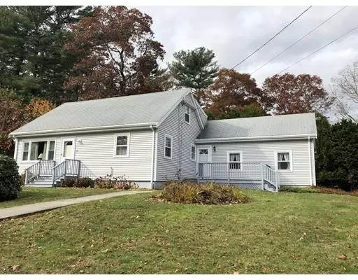 11 Marion St, Acushnet, MA 02743