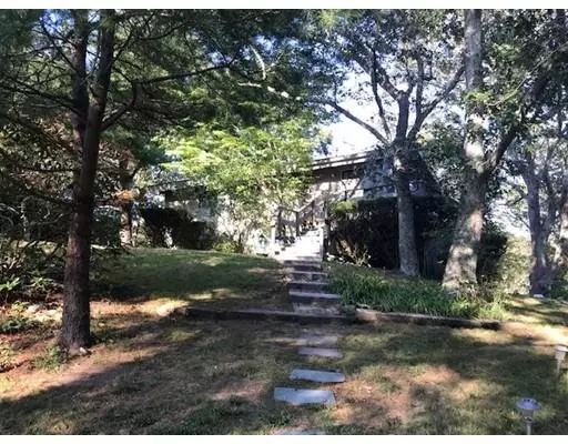 225 Longview, West Tisbury, MA 02575