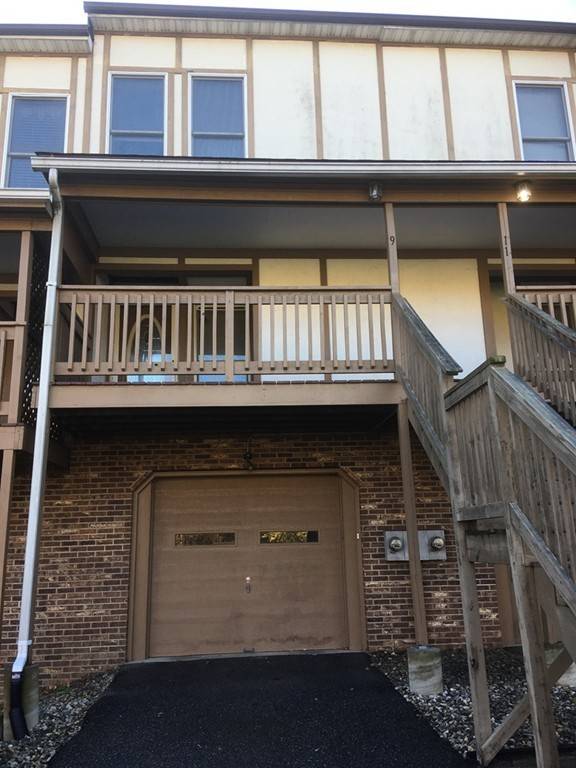 9 Lina Lane #9, West Springfield, MA 01089