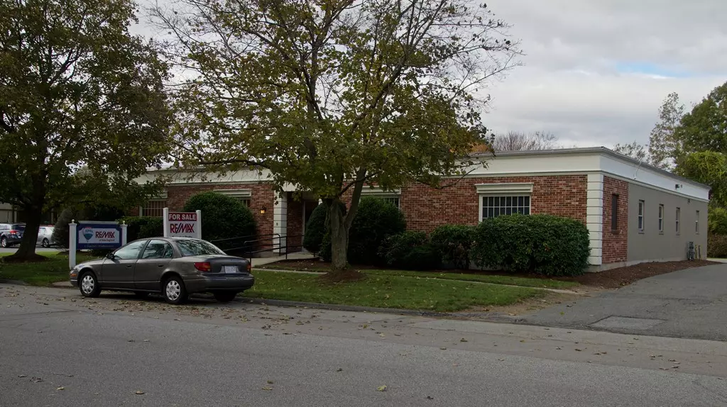 Natick, MA 01760,8 Strathmore Rd