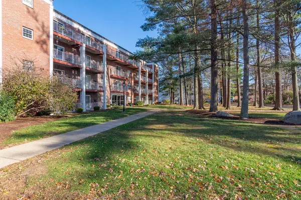 46 Greentree Ln #35, Weymouth, MA 02190
