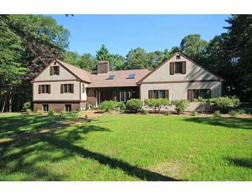 32 Pine Hill Dr, Walpole, MA 02081