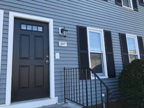 Lowell, MA 01852,92 Swan St #207