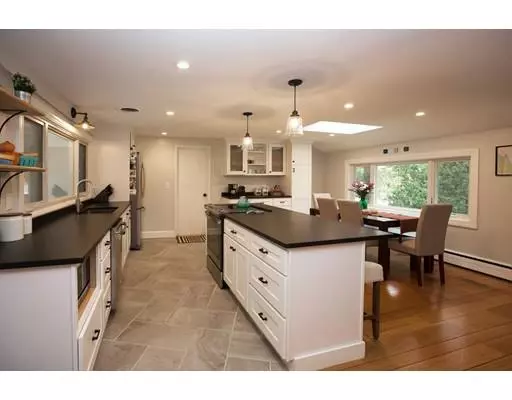 Hingham, MA 02043,4 Farm Hills Lane