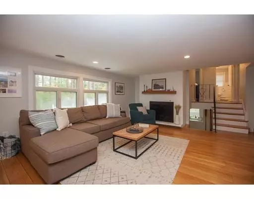 Hingham, MA 02043,4 Farm Hills Lane