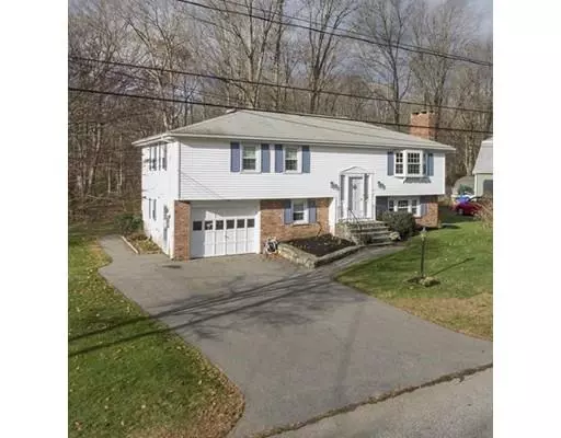 71 Briarwood Dr, Taunton, MA 02780