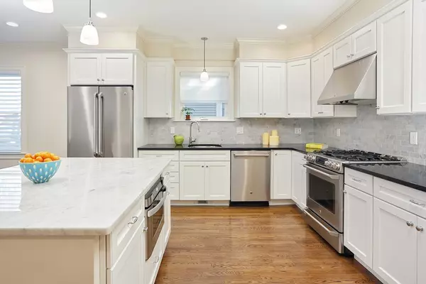 114 Davis Ave #1, Brookline, MA 02445