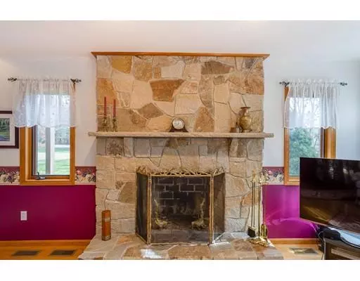 Lakeville, MA 02347,22 Leonard Street