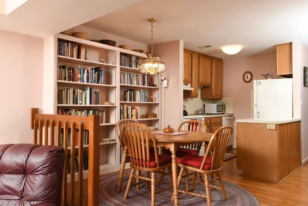 Weymouth, MA 02190,204 Tall Oaks #M